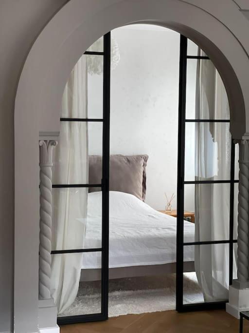 Stunning 1Bd Flat With 50M2 Terrace In The City Center Bucharest Exterior photo