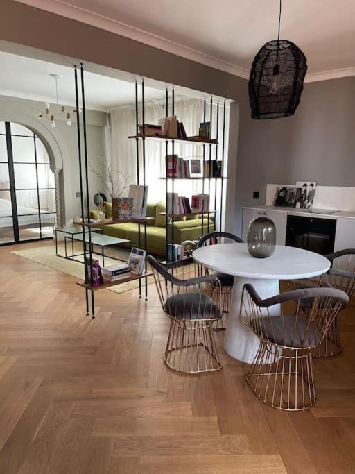 Stunning 1Bd Flat With 50M2 Terrace In The City Center Bucharest Exterior photo